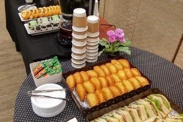 evening coffee break dengan menu snack tuna sandwich, panada cakalang, banana roll dan roll cake.