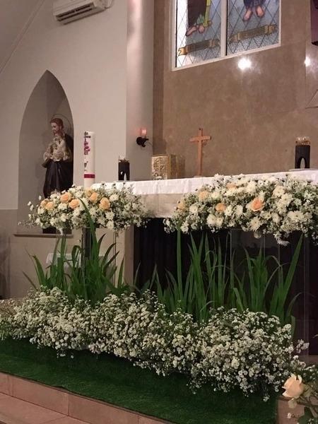 dekorasi altar gereja pemberkatan pengantin 