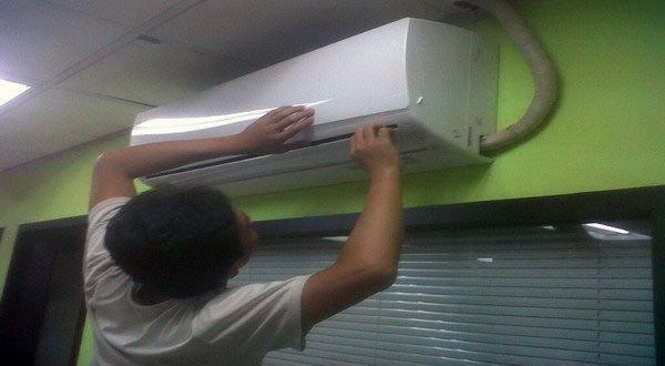 Bantuan peralatan untuk 20 teknisi jasa service ac
