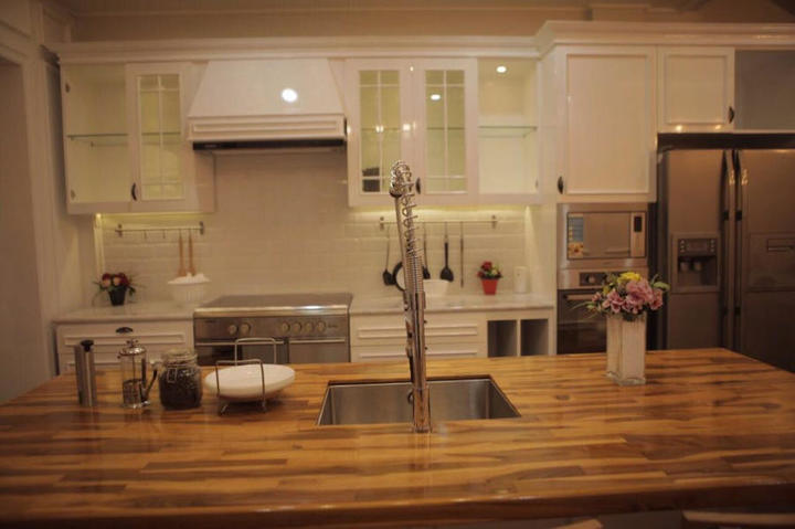 Meja dapur