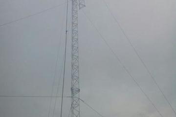 Proses pemasangan tower tri angle