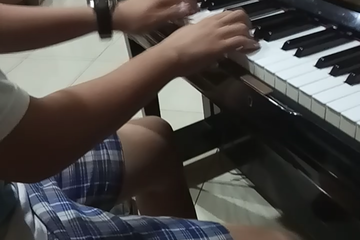 Ivan plays his Hanon Exercise