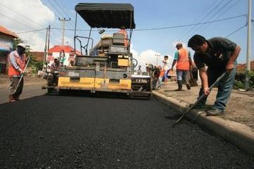 Proses pembuatan akses jalan raya di Lampung