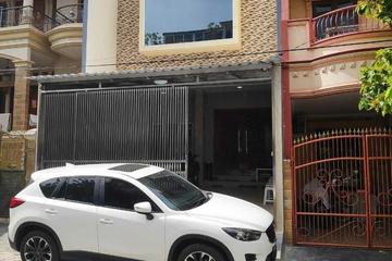rumah 3 lantai