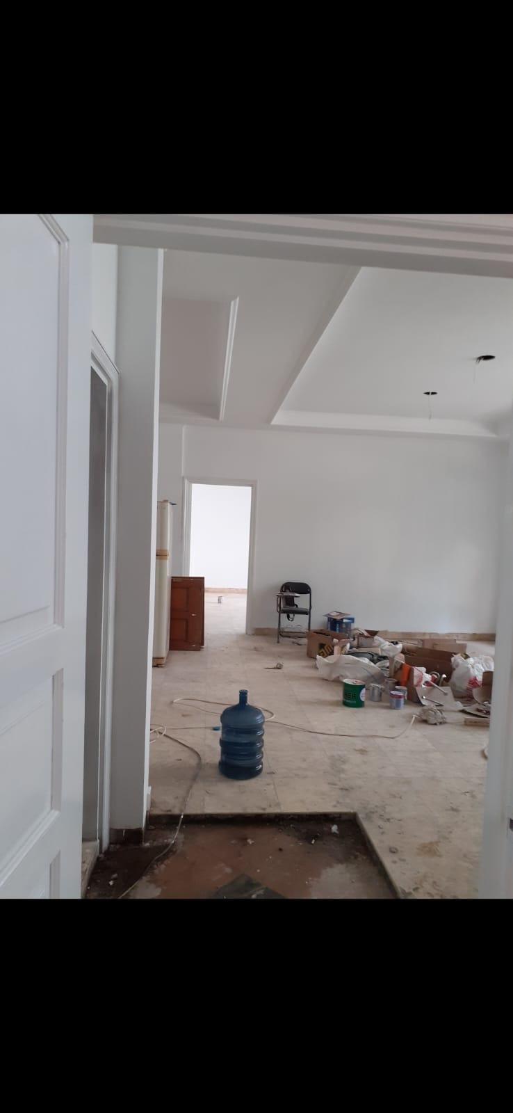 Progres pemasangan keramik lantai