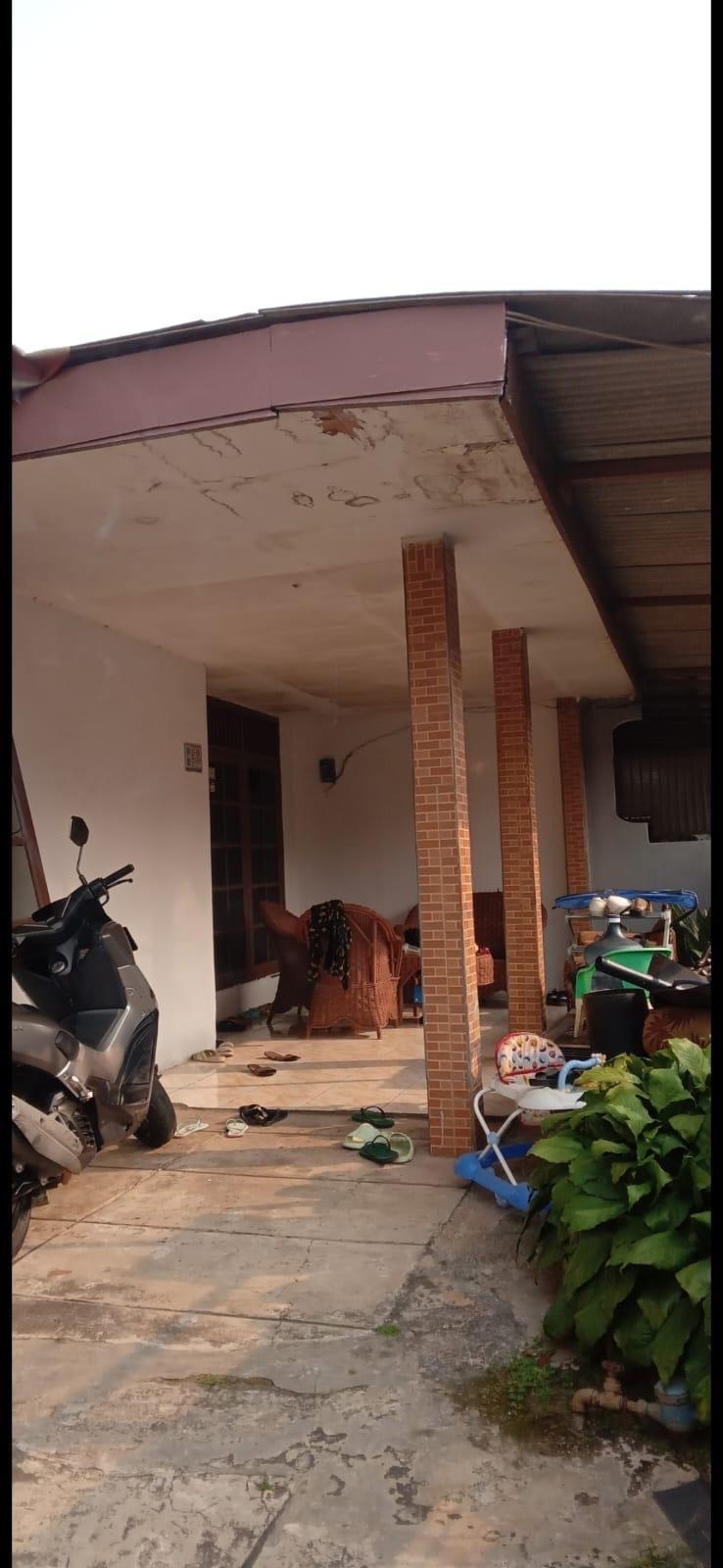 Teras rumah sebelum renovasi