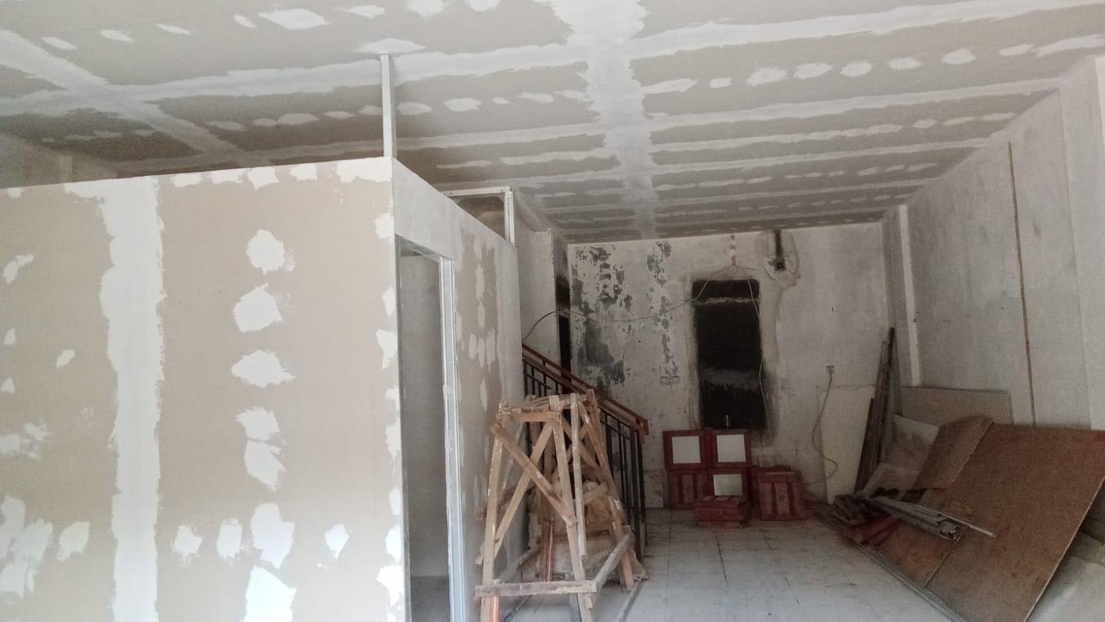 Renovasi dempul langit langit