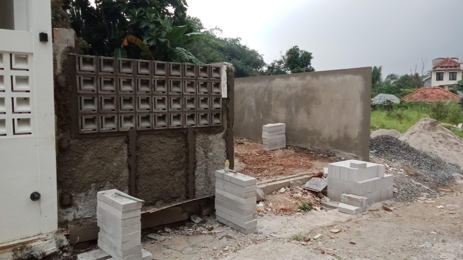 Proses pemasangan pagar roster