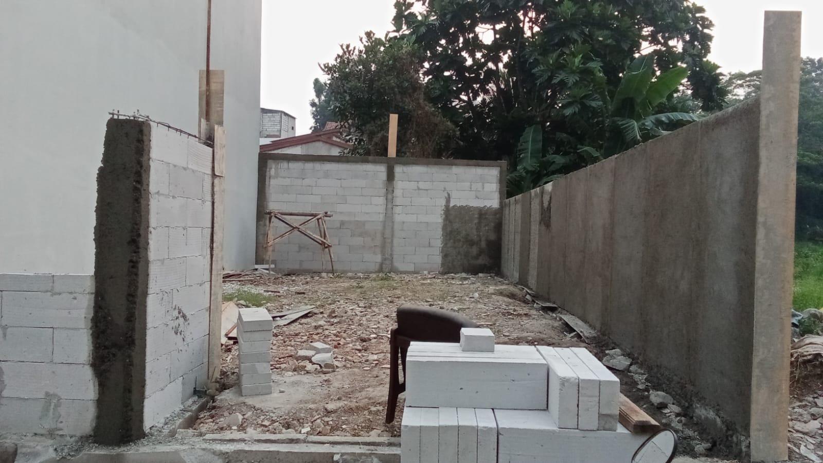 Pemasangan roster depan rumah