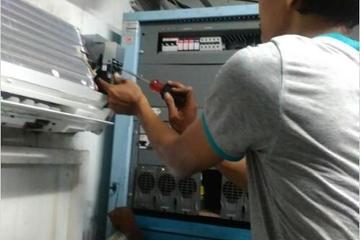 Bongkar pasang ac server operator seluler