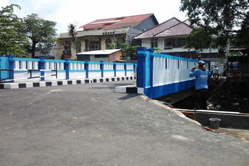 Jembatan penghubung Jl. Banguanan Barat dan Jl. Pratekan, Rawamangun
