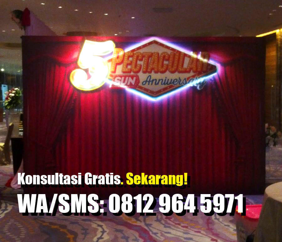 Backdrop mewah event organizer