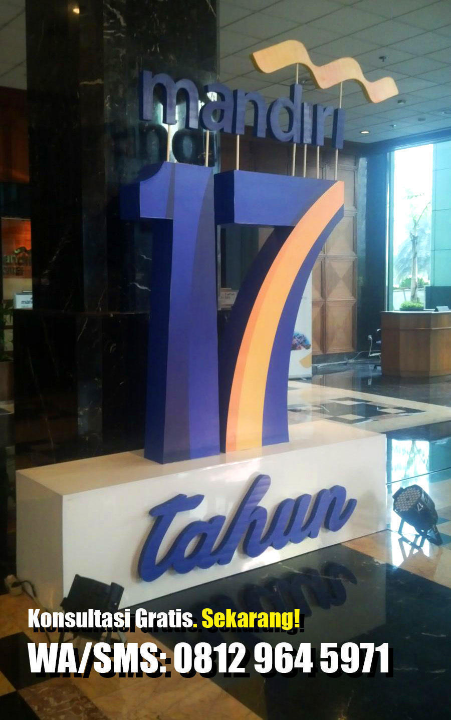 Giant logo event organizer