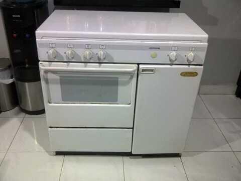 Kompor gas 4 tungku dan oven modena bandung 838441 14229503481490750644178