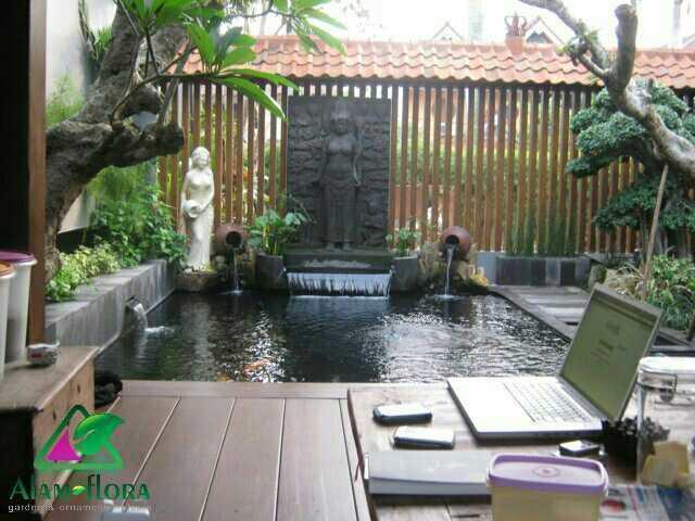 Rumah minimalis ada kolam ikan1494874929267